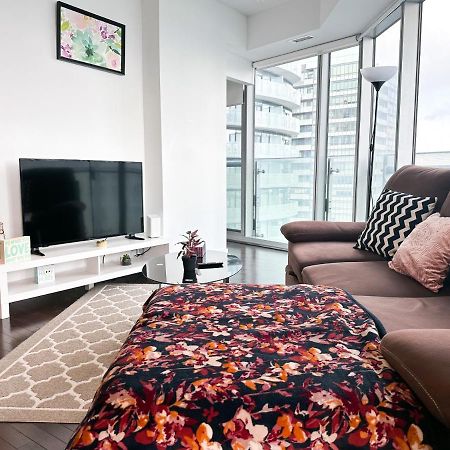 Luxury 2 Bedrooms With Lakeview Cn Tower Entertainment District Rogers Centre Toronto Bagian luar foto