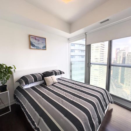 Luxury 2 Bedrooms With Lakeview Cn Tower Entertainment District Rogers Centre Toronto Bagian luar foto