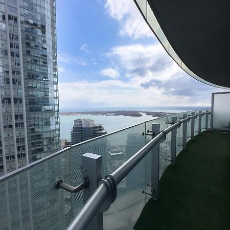 Luxury 2 Bedrooms With Lakeview Cn Tower Entertainment District Rogers Centre Toronto Bagian luar foto