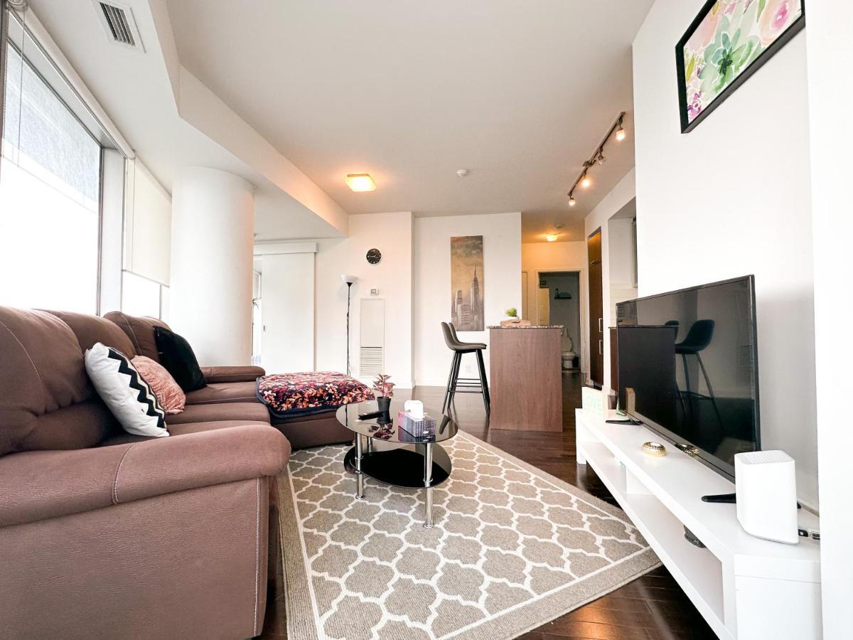 Luxury 2 Bedrooms With Lakeview Cn Tower Entertainment District Rogers Centre Toronto Bagian luar foto
