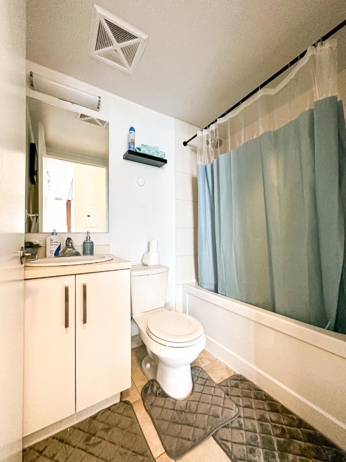 Luxury 2 Bedrooms With Lakeview Cn Tower Entertainment District Rogers Centre Toronto Bagian luar foto