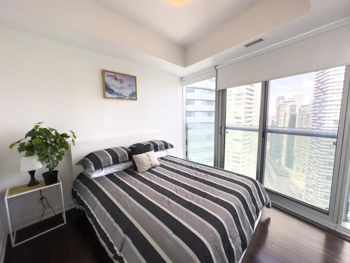 Luxury 2 Bedrooms With Lakeview Cn Tower Entertainment District Rogers Centre Toronto Bagian luar foto