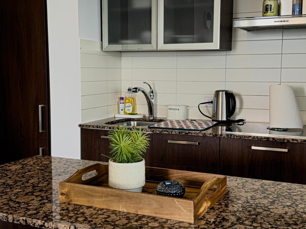 Luxury 2 Bedrooms With Lakeview Cn Tower Entertainment District Rogers Centre Toronto Bagian luar foto