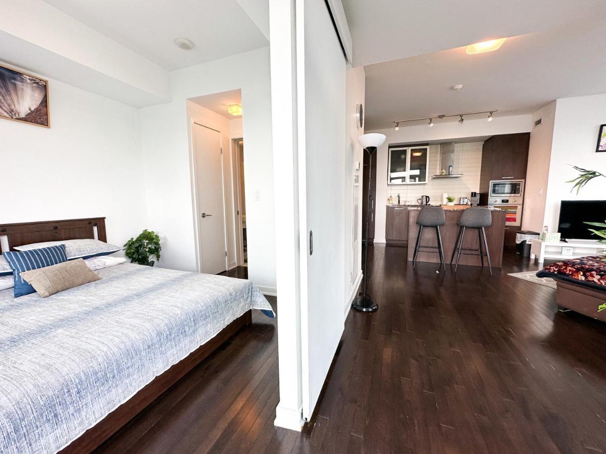Luxury 2 Bedrooms With Lakeview Cn Tower Entertainment District Rogers Centre Toronto Bagian luar foto