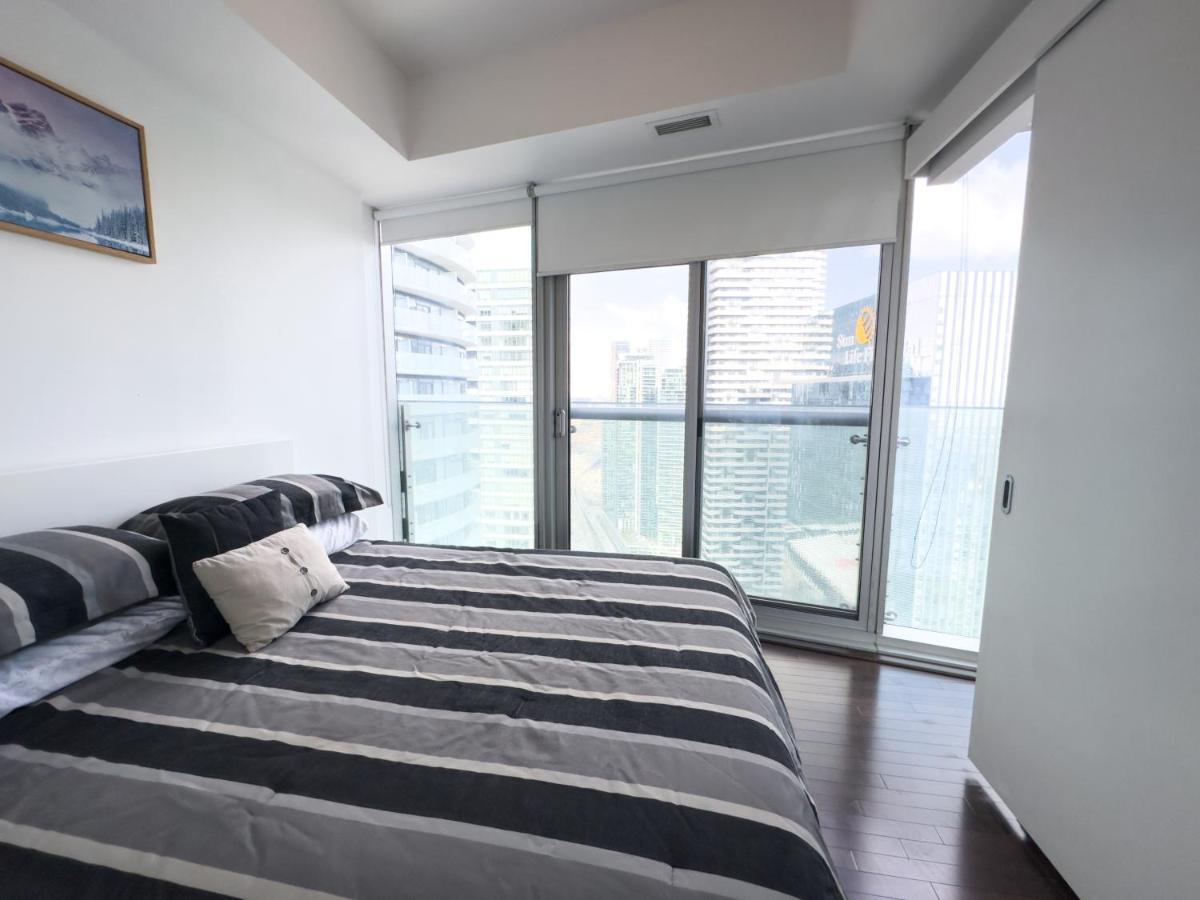 Luxury 2 Bedrooms With Lakeview Cn Tower Entertainment District Rogers Centre Toronto Bagian luar foto
