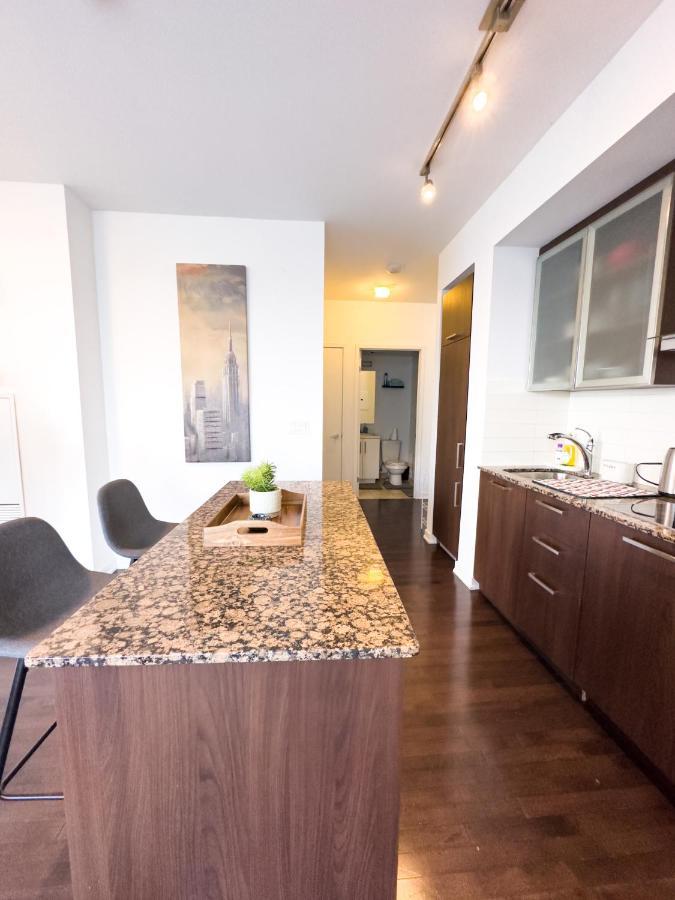 Luxury 2 Bedrooms With Lakeview Cn Tower Entertainment District Rogers Centre Toronto Bagian luar foto