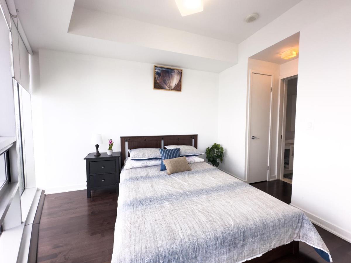 Luxury 2 Bedrooms With Lakeview Cn Tower Entertainment District Rogers Centre Toronto Bagian luar foto