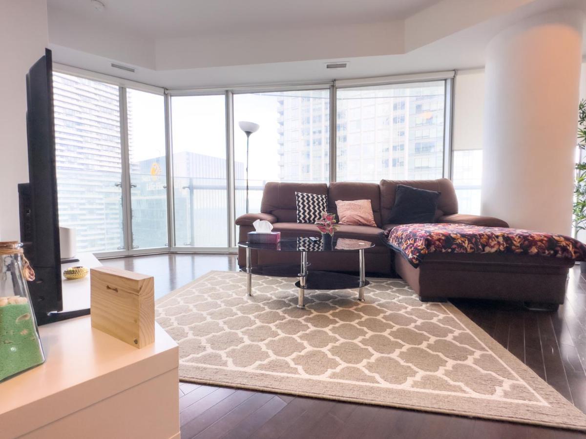 Luxury 2 Bedrooms With Lakeview Cn Tower Entertainment District Rogers Centre Toronto Bagian luar foto