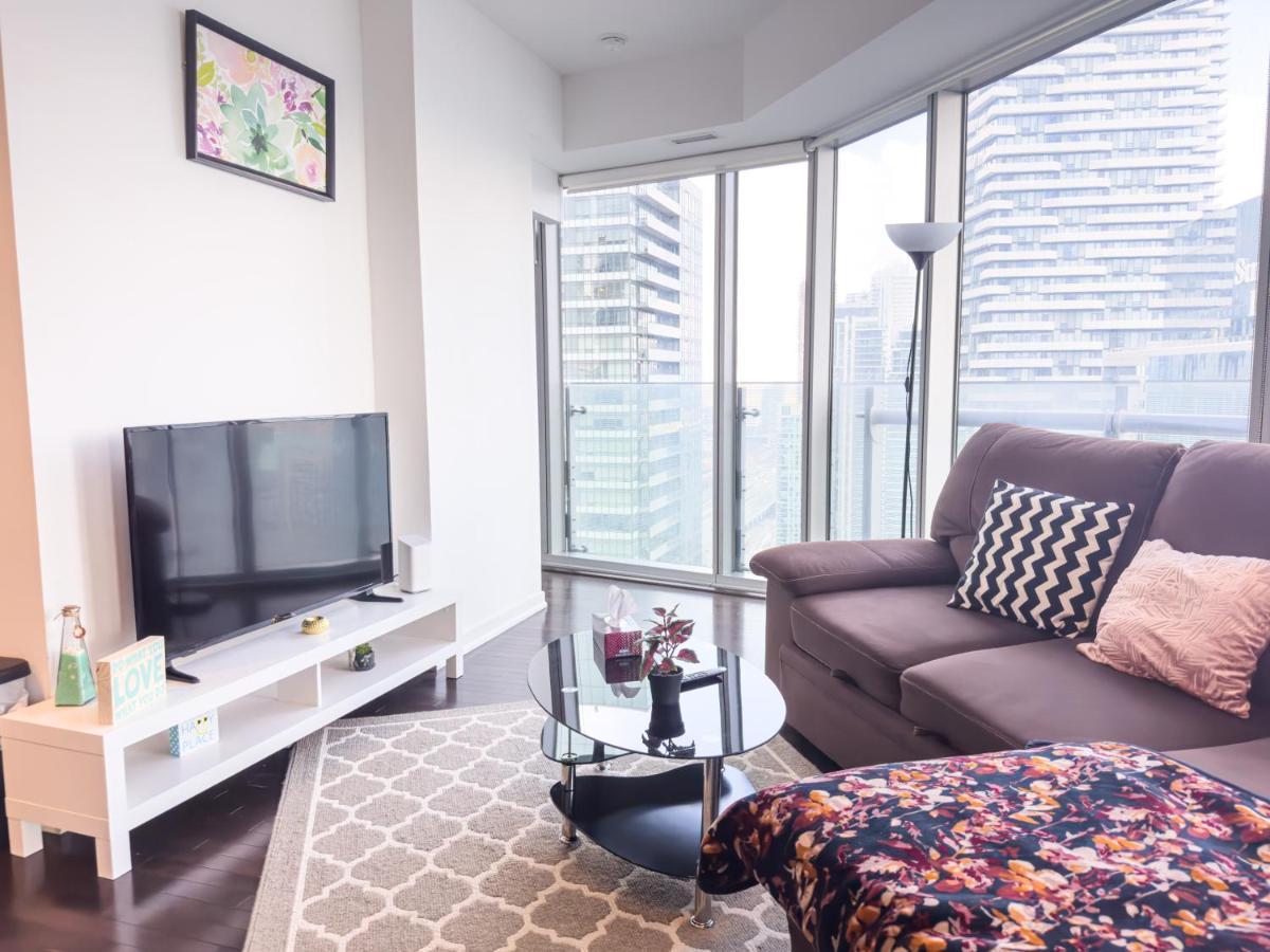 Luxury 2 Bedrooms With Lakeview Cn Tower Entertainment District Rogers Centre Toronto Bagian luar foto