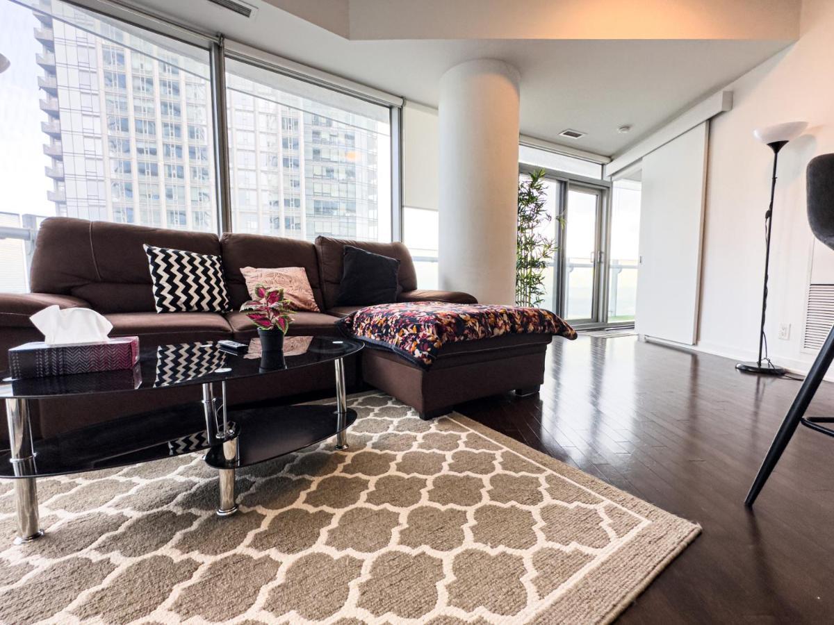 Luxury 2 Bedrooms With Lakeview Cn Tower Entertainment District Rogers Centre Toronto Bagian luar foto