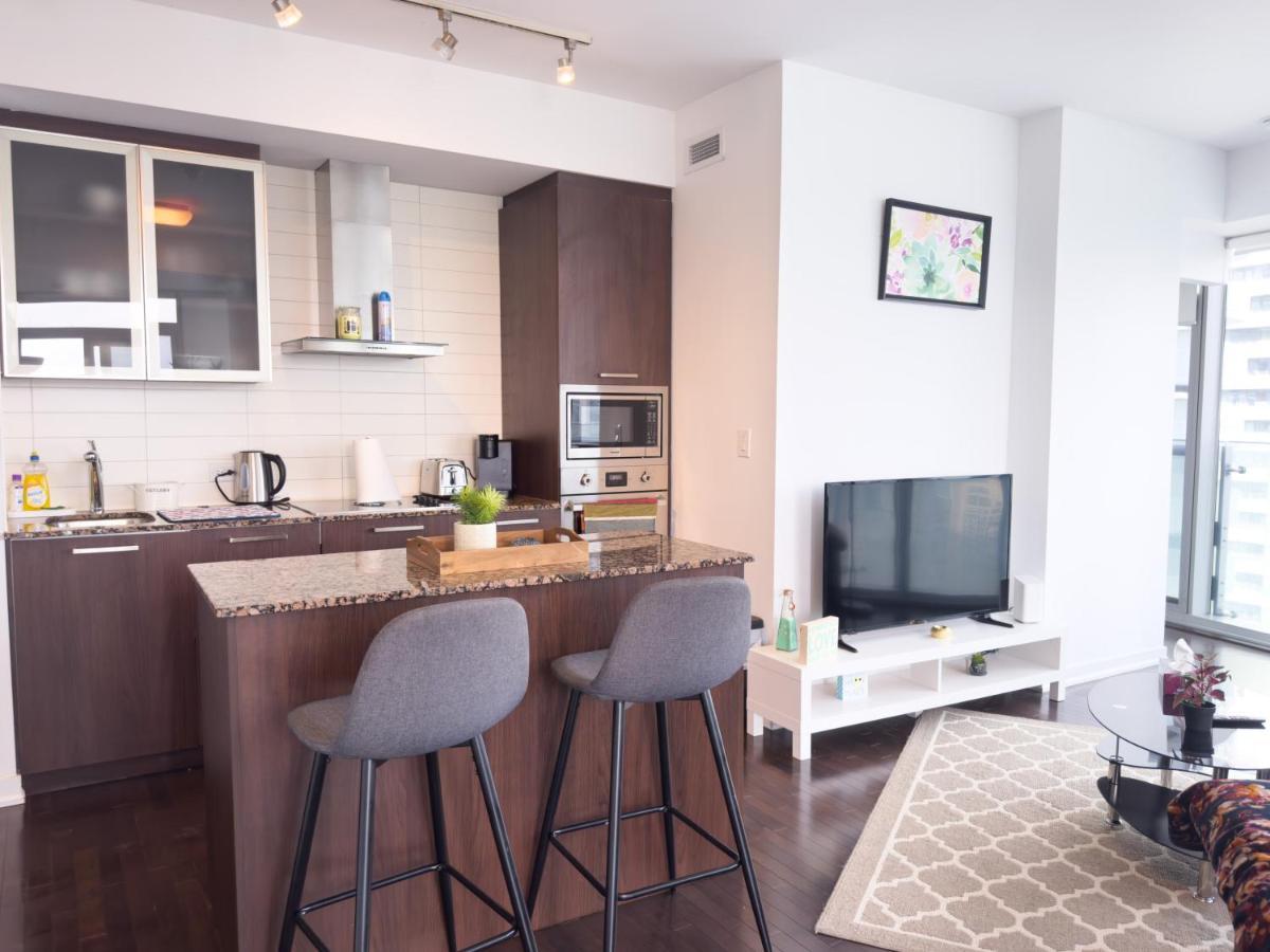 Luxury 2 Bedrooms With Lakeview Cn Tower Entertainment District Rogers Centre Toronto Bagian luar foto